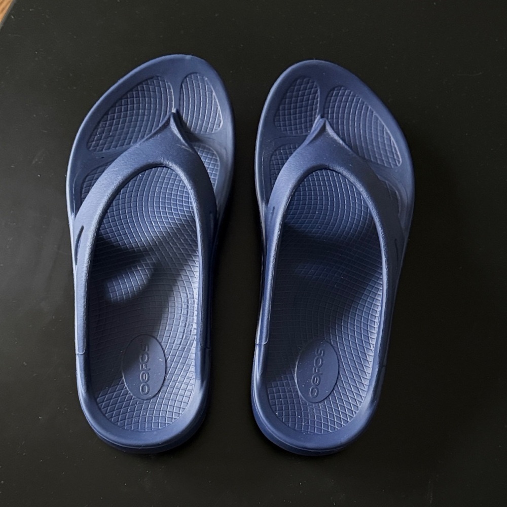 Unisex OOFOS Navy Sandals